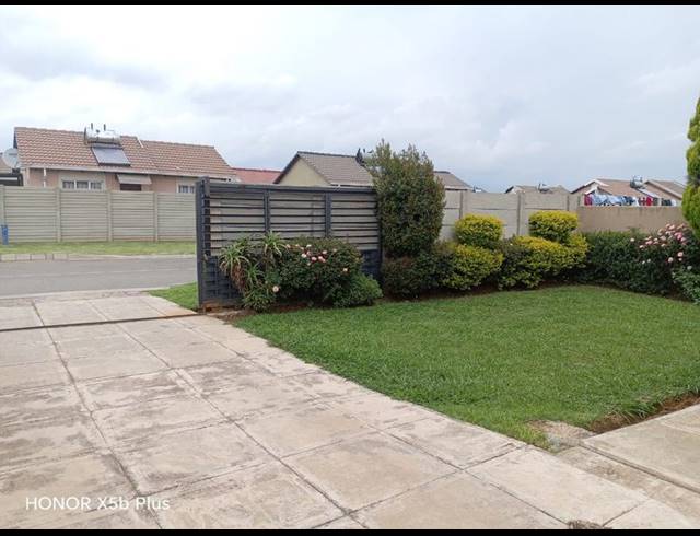 2 BEDROOM HOUSE FOR SALE IN WINDMILL PARK EXT